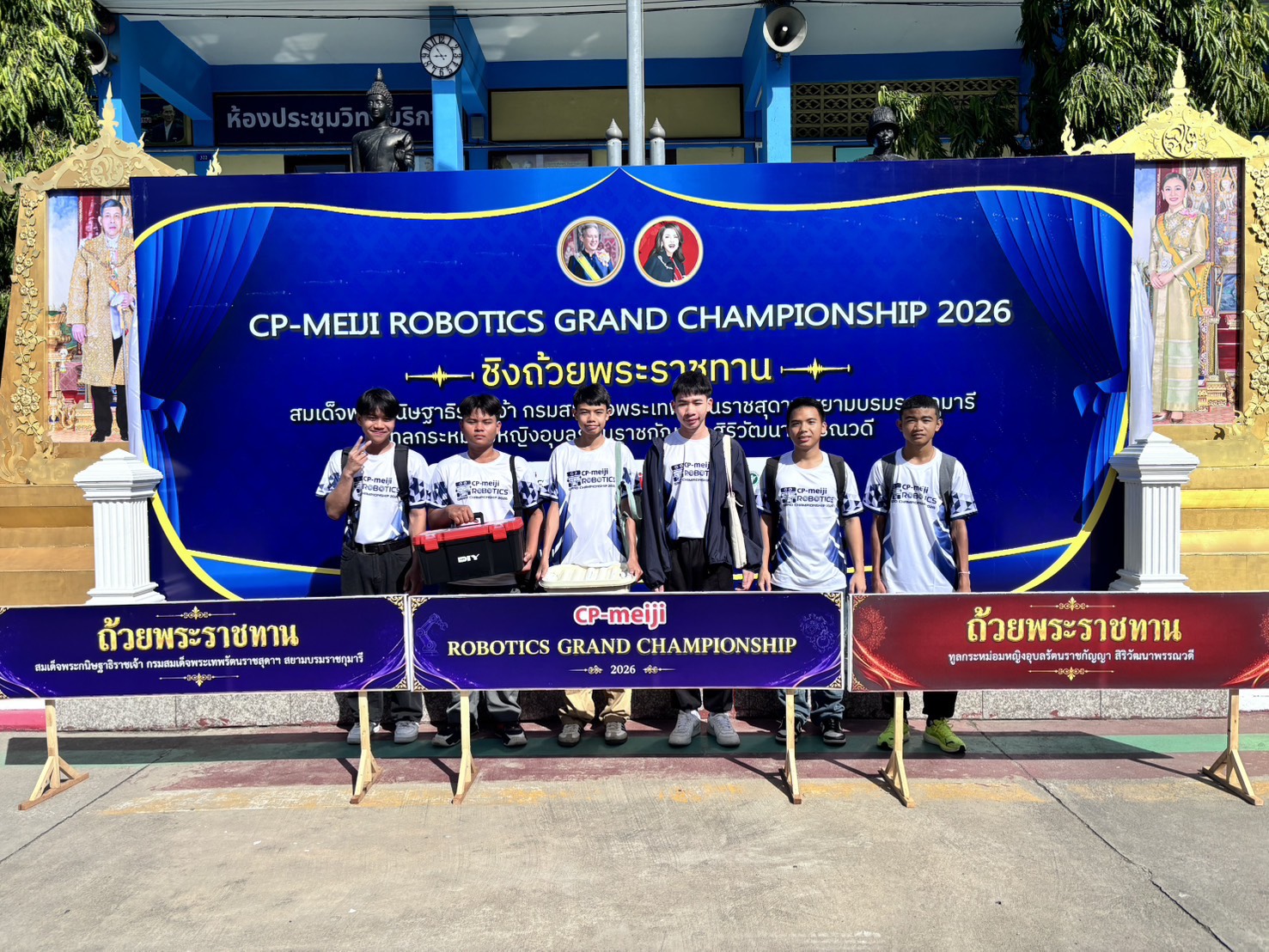 โรงเรียนคำแสนวิทยาสรรค์ ได้เข้าแข่งขันหุ่นยนต์ชิงถ้วยพระราชทาน ประเภท วิ่งตามเส้น (line tracer) ได้รับรางวัล รองชนะเลิศอันดับที่ 2 ในรายการ CP meiji robotic grand championship
