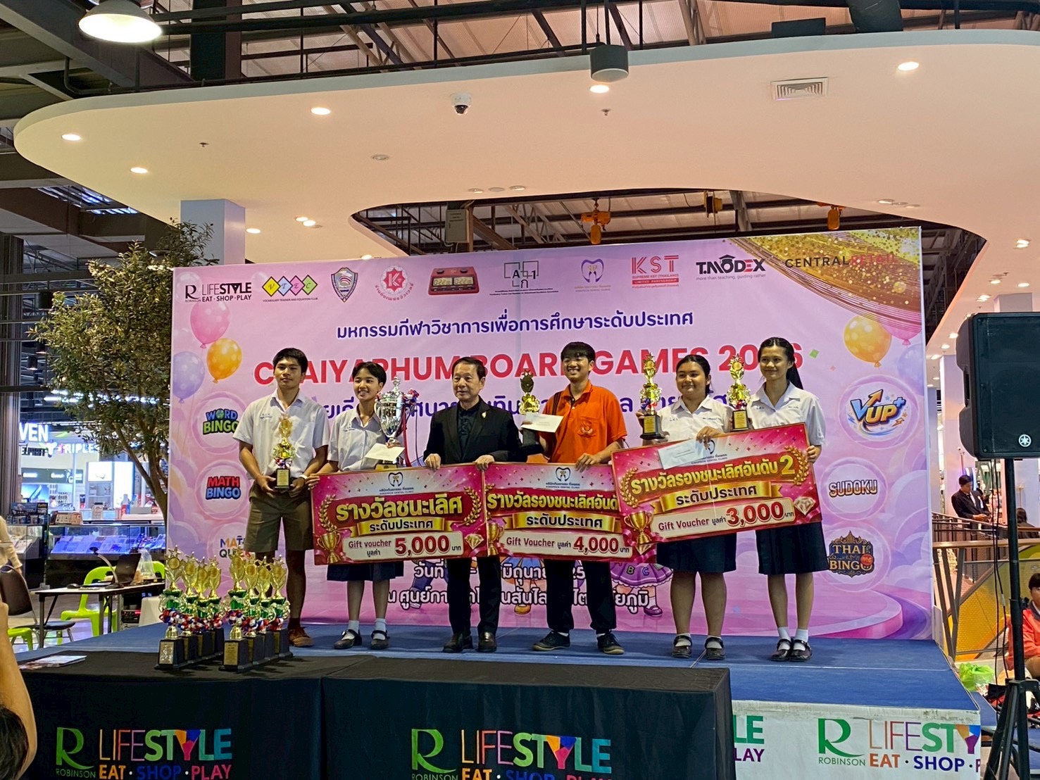 ผลการเข้าร่วมแข่งขันคำคม (การต่อคำศัพท์ภาษาไทย) กลุ่มสาระการเรียนรู้ภาษาไทย โดยคุณครูชินกรณ์ หูตาชัย ได้นำนักเรียนเข้าร่วมการแข่งขันในครั้งนี้ ที่จังหวัดชัยภูมิ ผลการแข่งขัน ##นายอัมรินทร์ พรมชมภู ได้รับรางวัลรองชนะเลิศอันดับที่ 1 ##นางสาวกัญจน์นิสา ทับแก