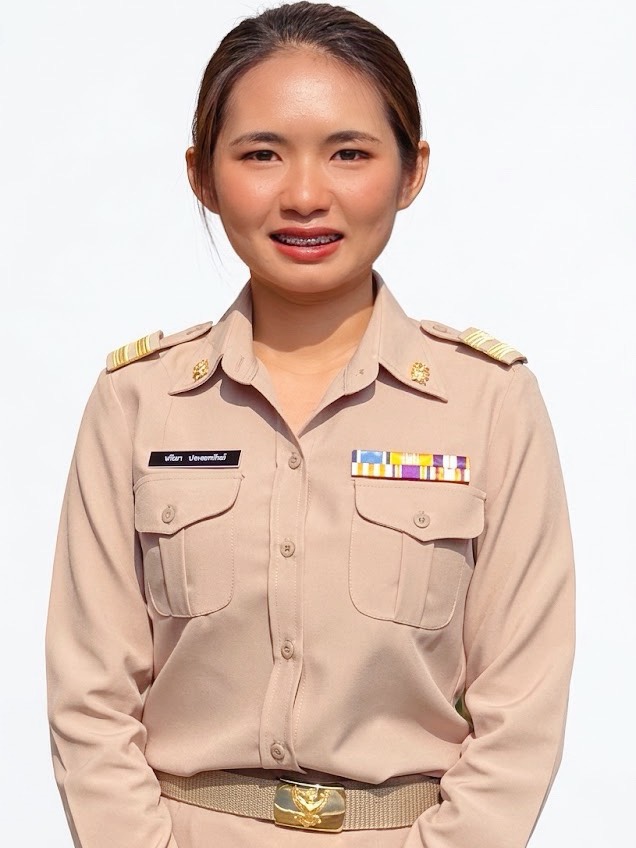 นางสาวปวีณา ประสมทรัพย์ 