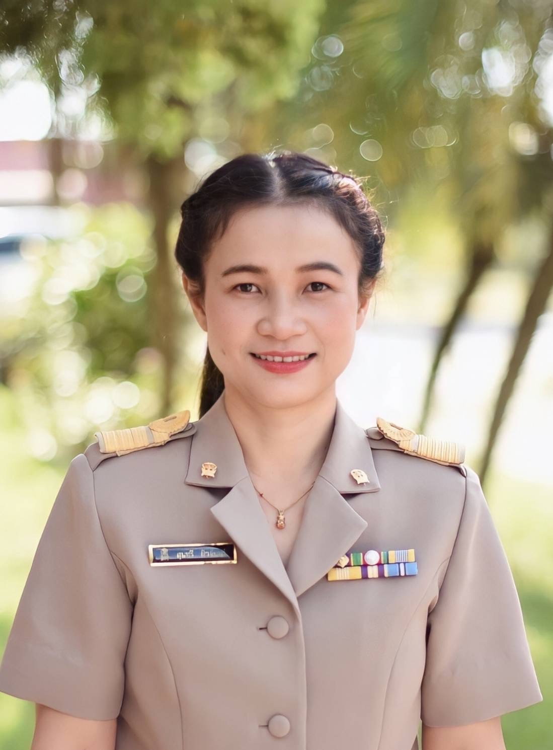 นางสุนทรี ผิวจันทร์ 